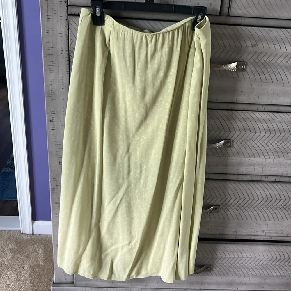 Pretty light green skirt American Eagle - Picture 5 of 6